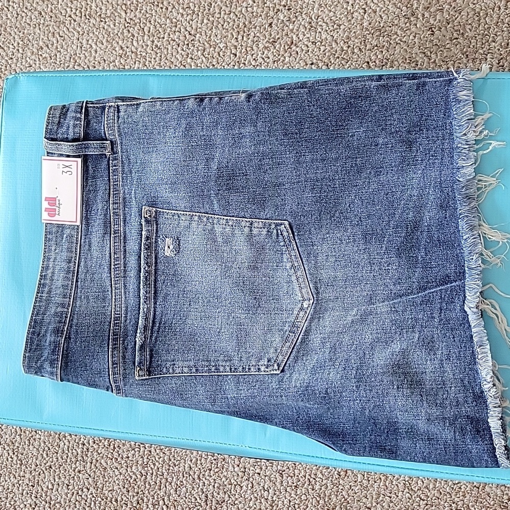 DD Denim Distressed.Shorts 3X